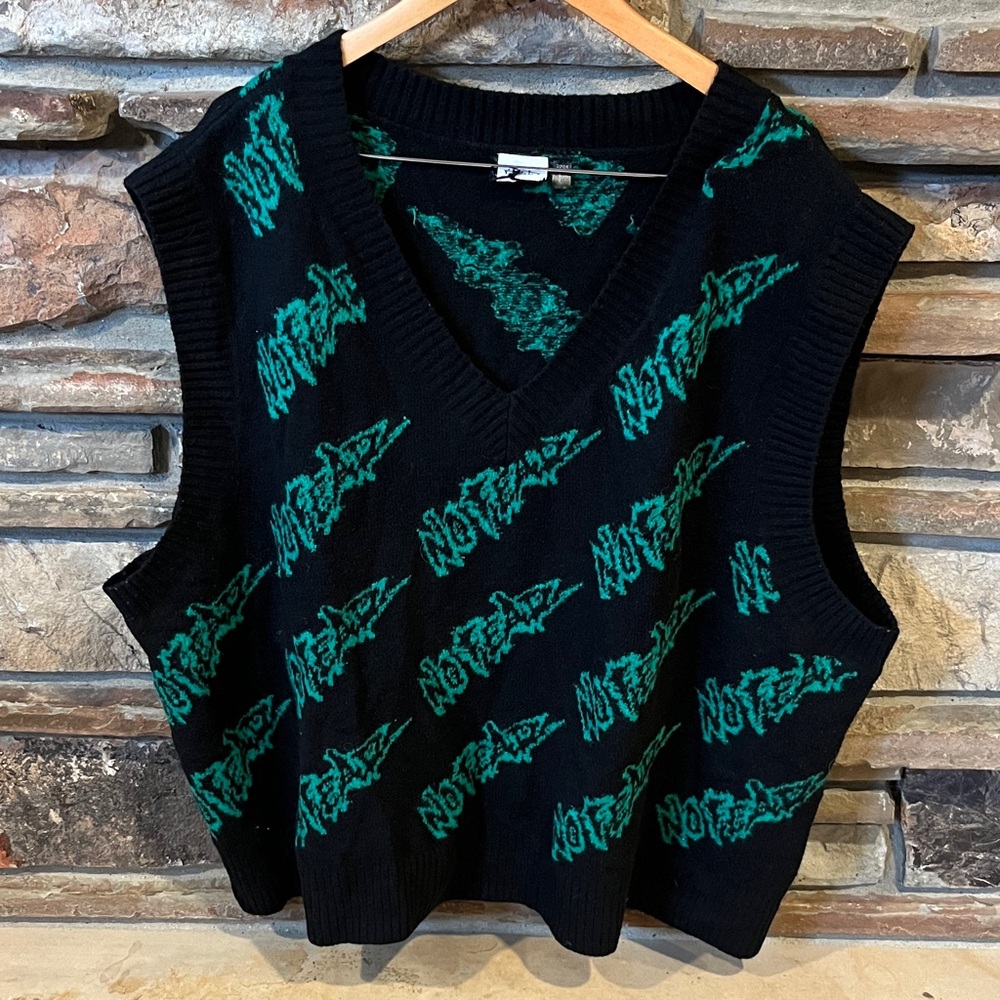 NO FEAR x H&M All-Over Pattern Black V-Neck Sweater Vest w/Green Graphics
